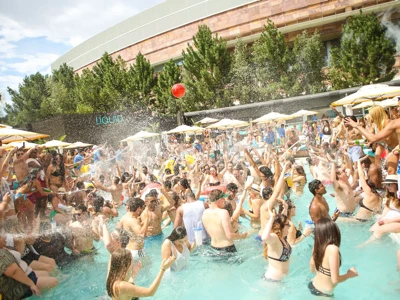 Liquid Pool Lounge